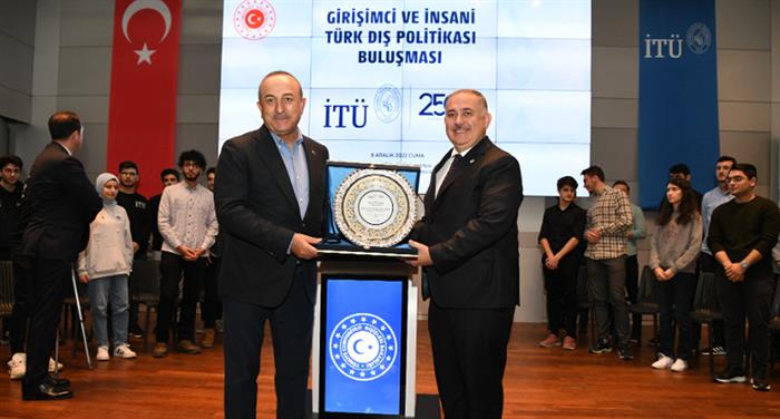 minister-of-foreign-affairs-mevlut-cavusoglu-meets-with-itu-students